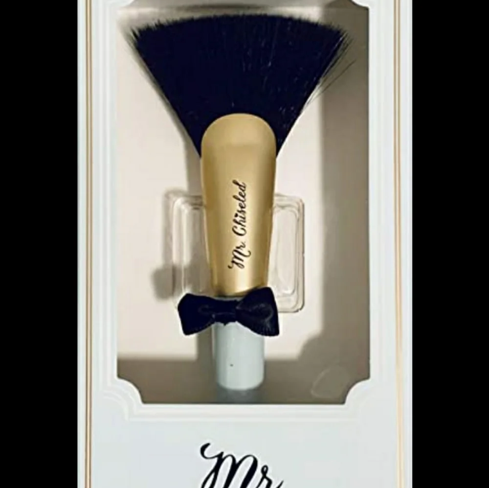 ❇️🧚♀️Too Faced DISCONTINUED Mr Chiseled Contouring Brush NWT